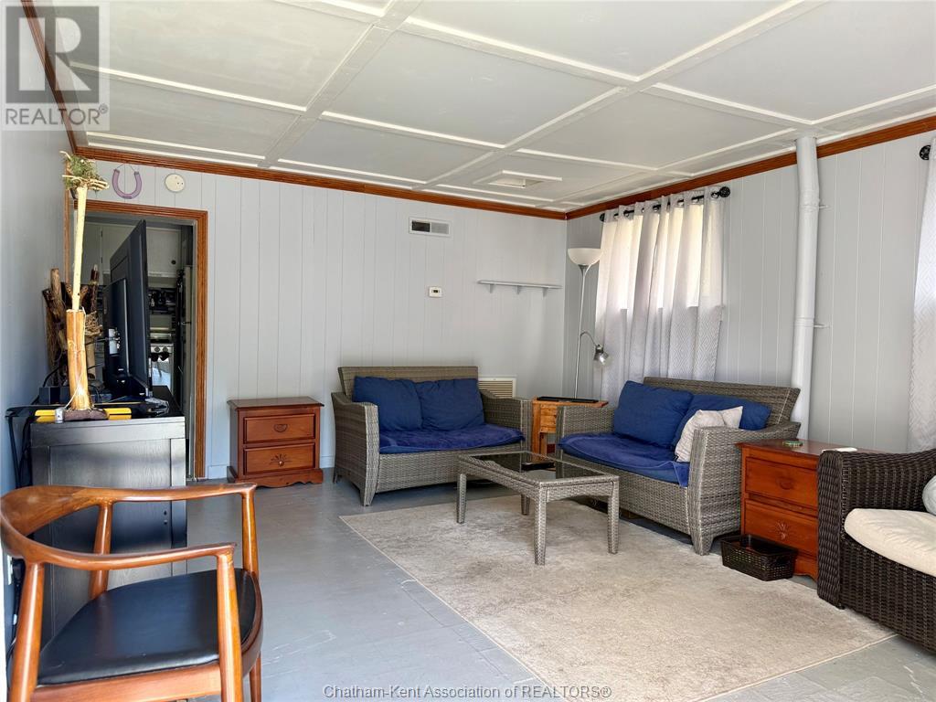 Property at 167 Grand AVENUE East image 3