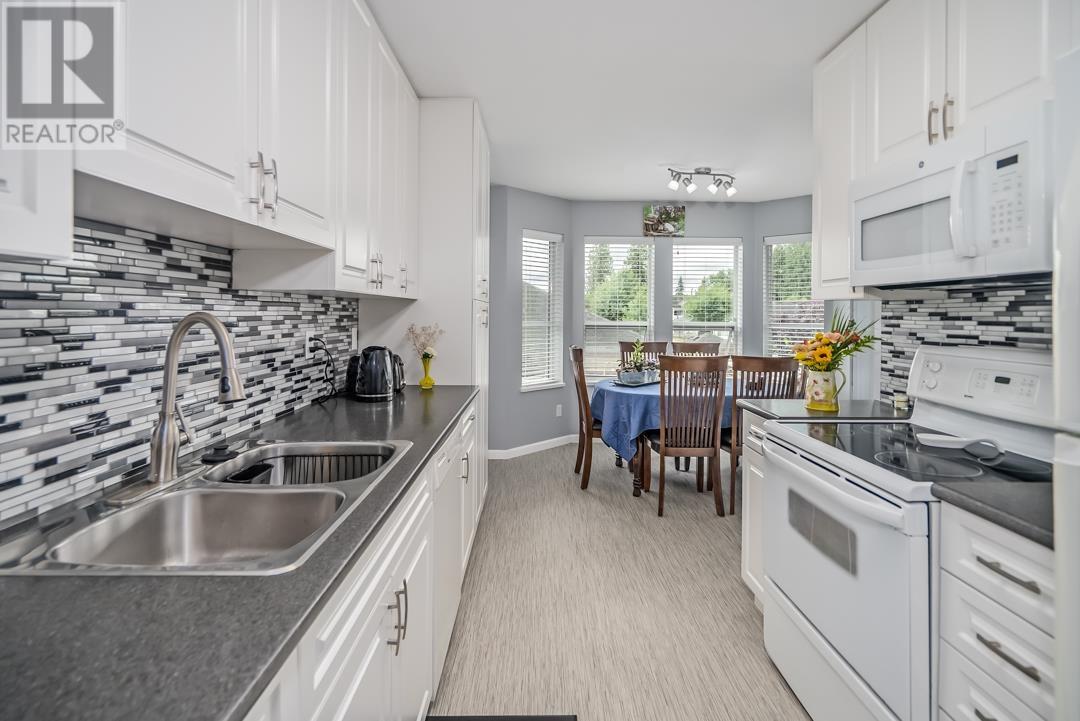 Property at 12 20554 118 AVENUE image 2