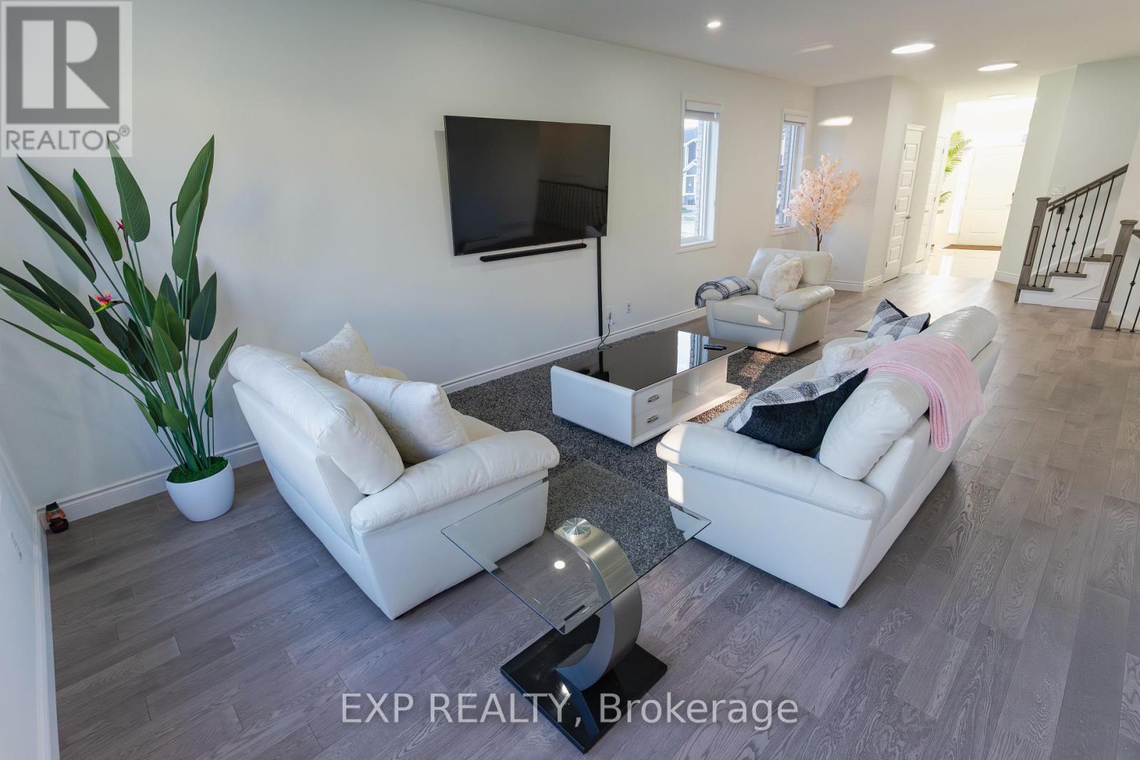 Main - 1749 Finley Crescent, London North, Ontario  N6G 0B4 - Photo 4 - X12253657