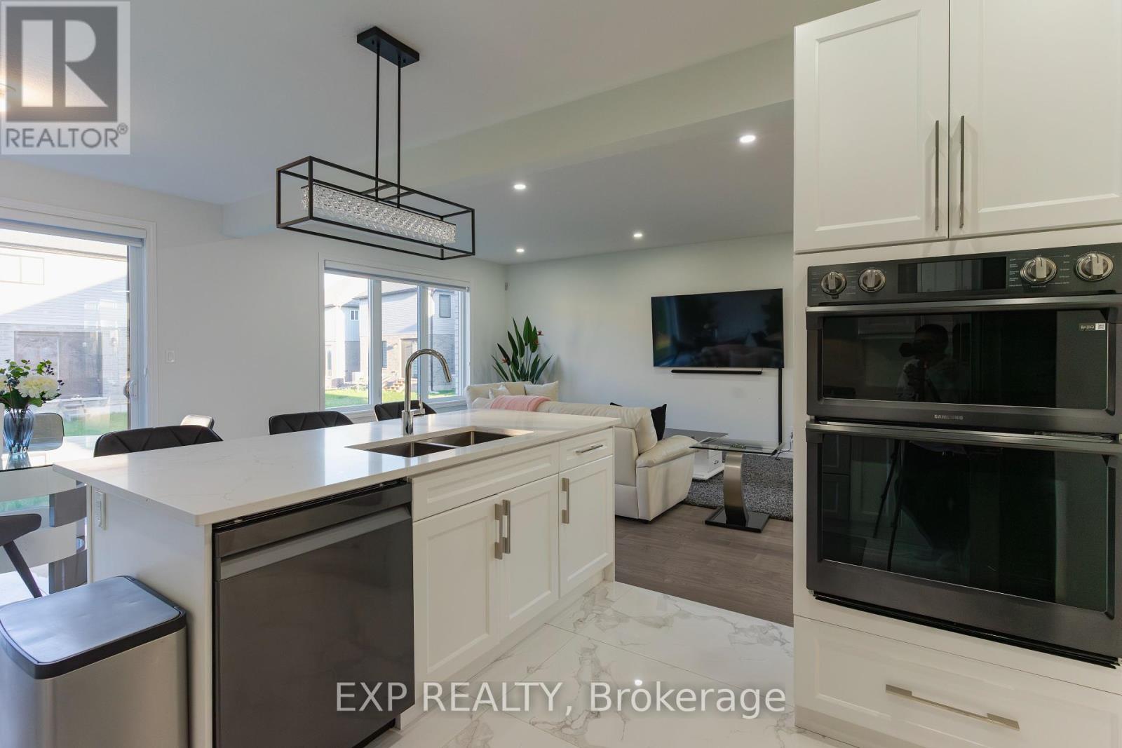 Main - 1749 Finley Crescent, London North, Ontario  N6G 0B4 - Photo 9 - X12253657