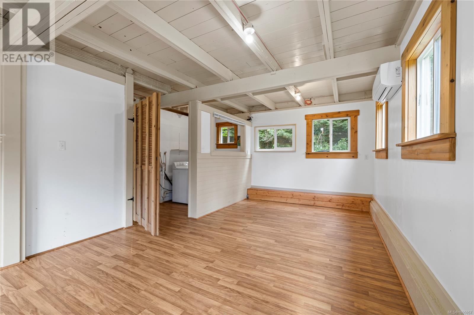 Property at 255 Ricardo Rd image 1
