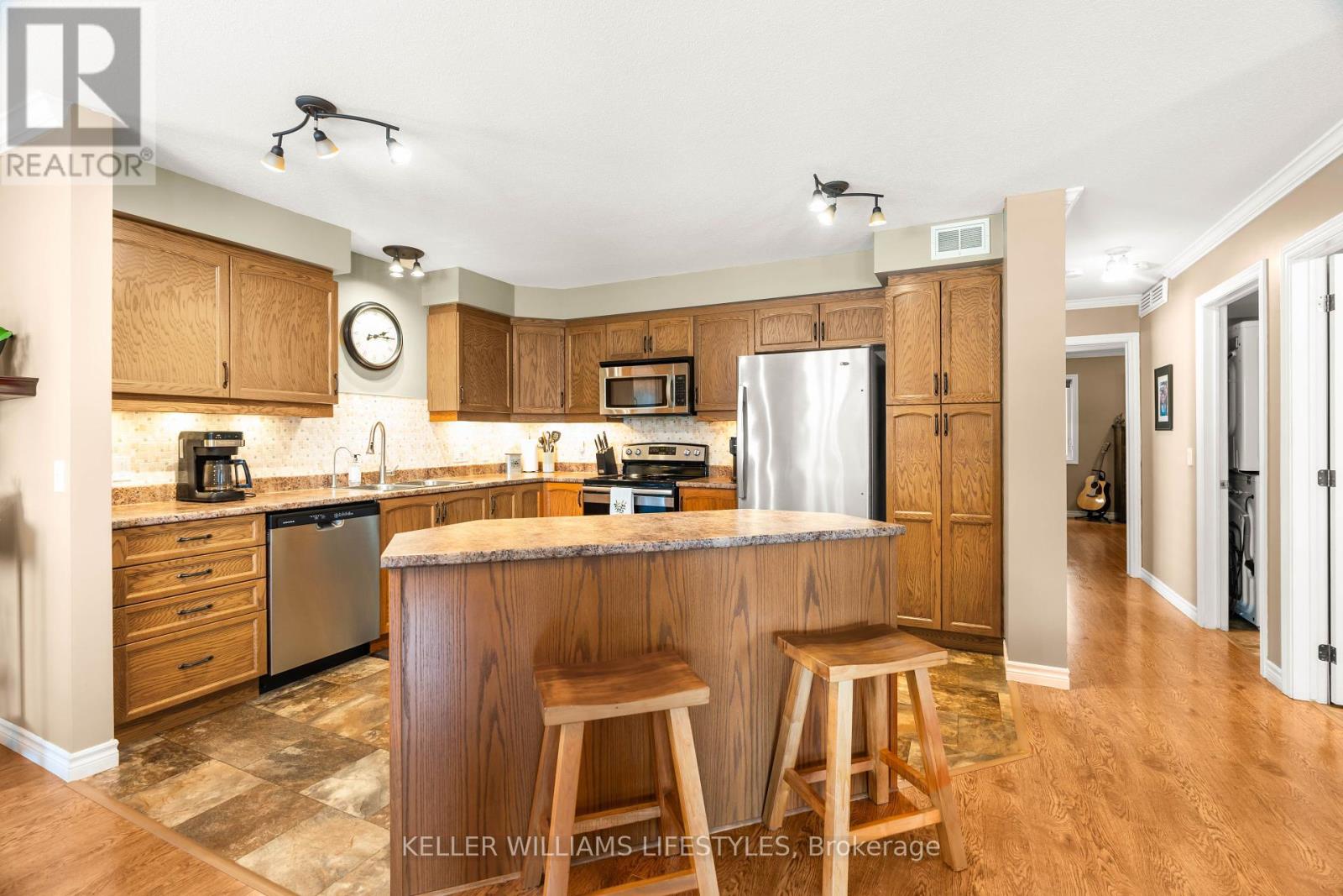 32 Bond Street, Strathroy-Caradoc, Ontario  N7G 0C5 - Photo 18 - X12253265