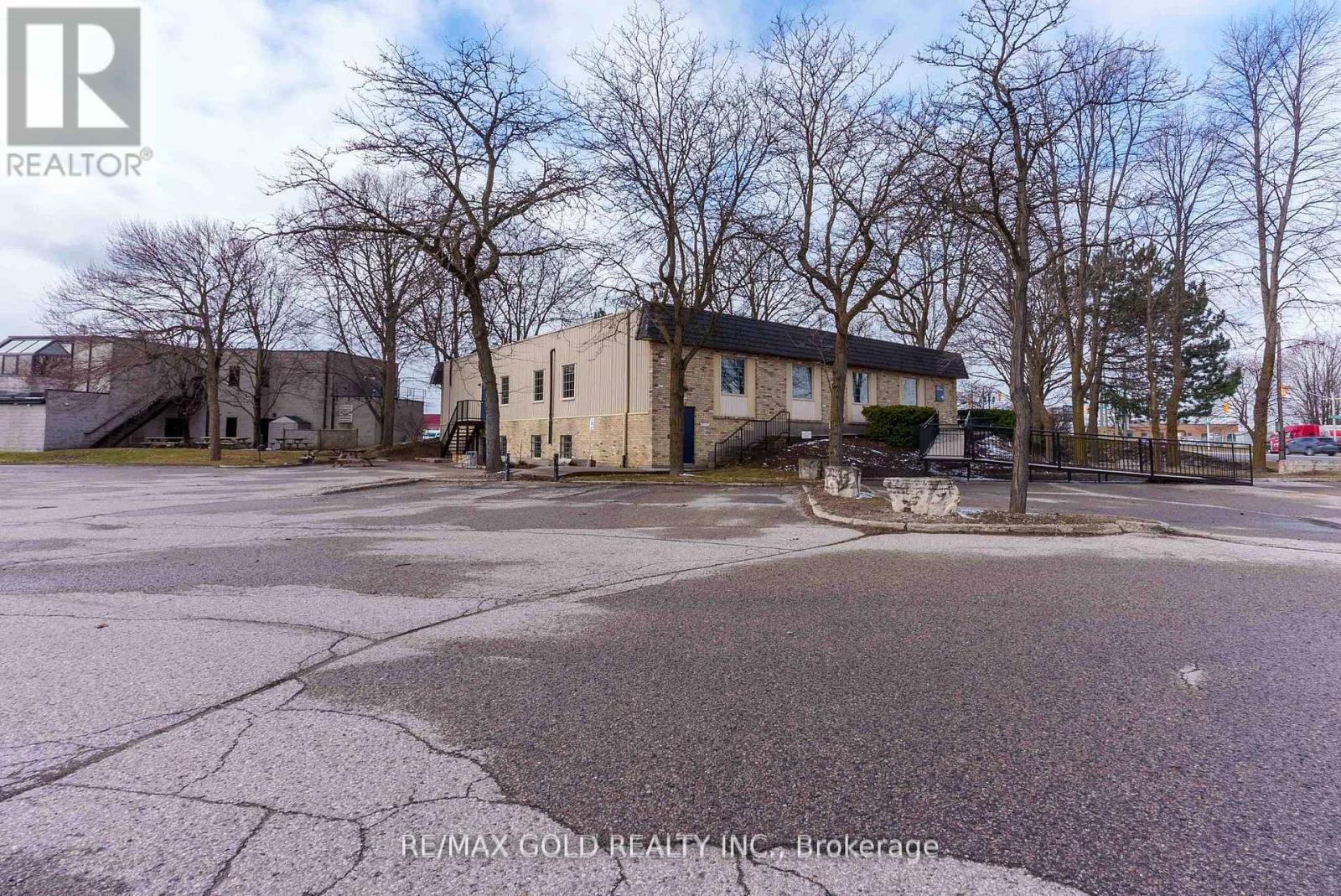 2109 Oxford Street E, London East, Ontario  N5V 2Z9 - Photo 16 - X12246412