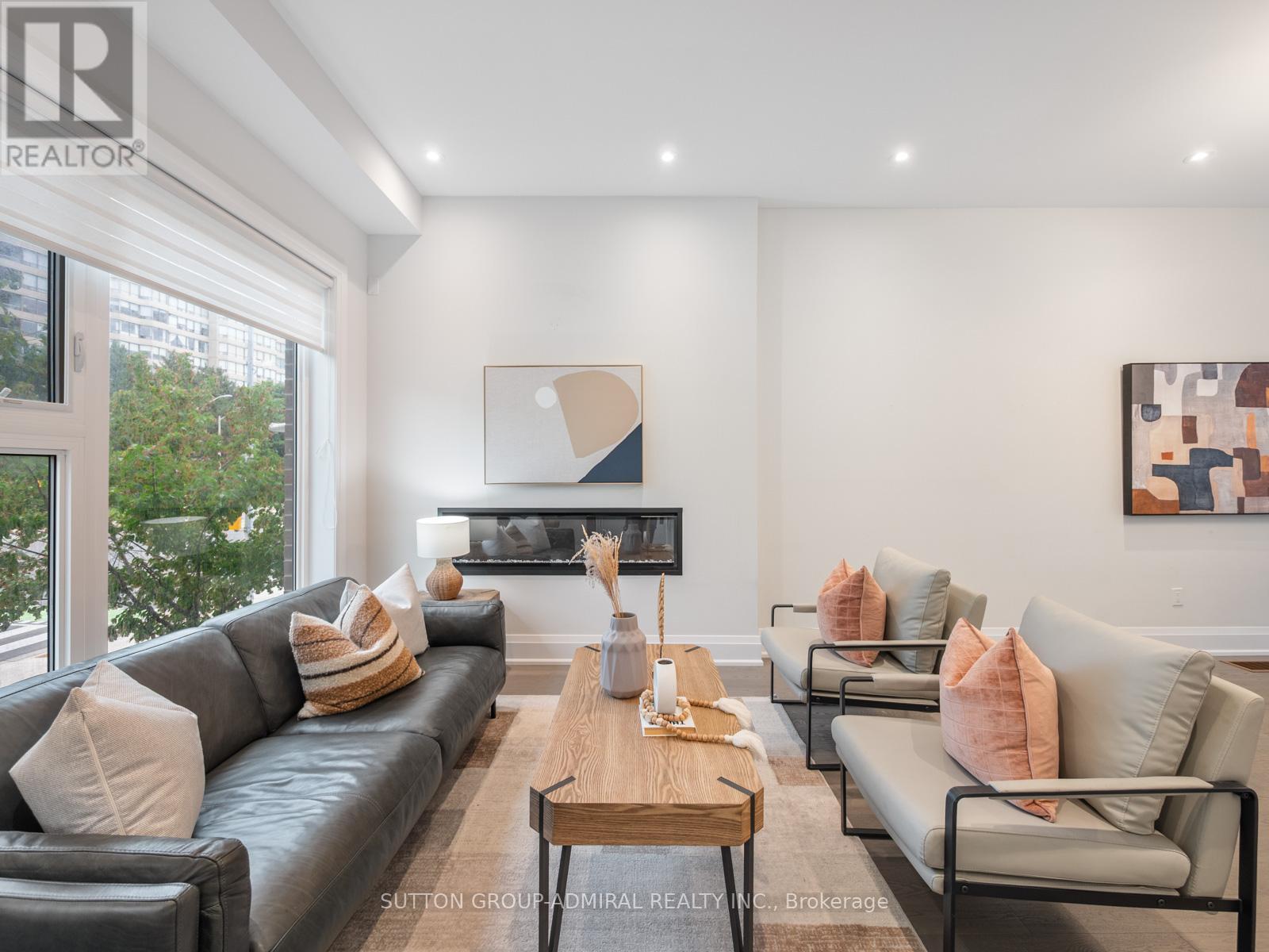 Property at 893 CLARK AVENUE W image 3