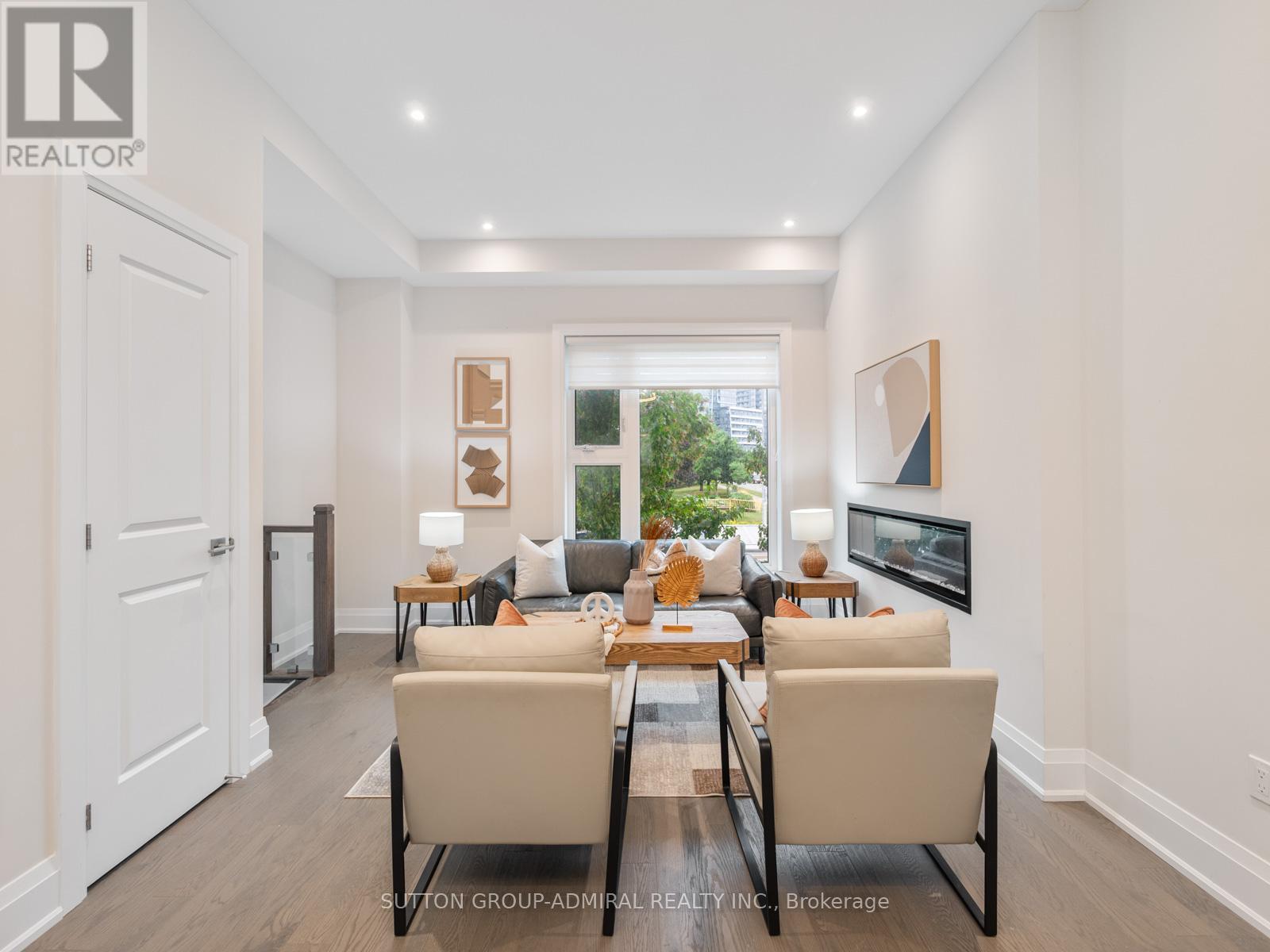 Property at 893 CLARK AVENUE W image 4