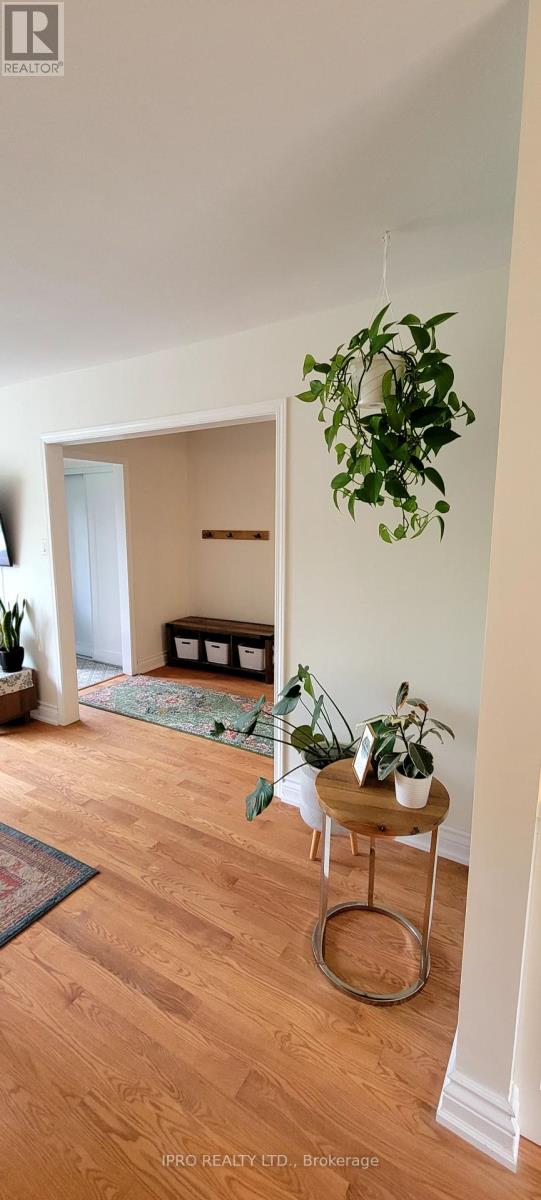 Property at 44 METCALFE COURT image 4