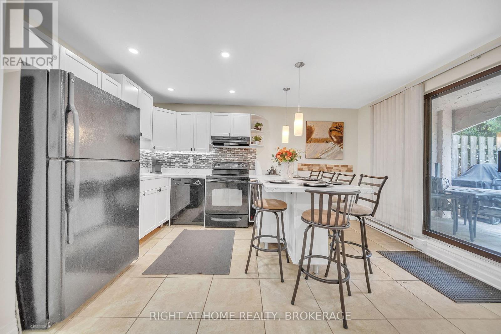132 - 1058 Falgarwood Drive, Oakville, Ontario  L6H 2P3 - Photo 10 - W12253709