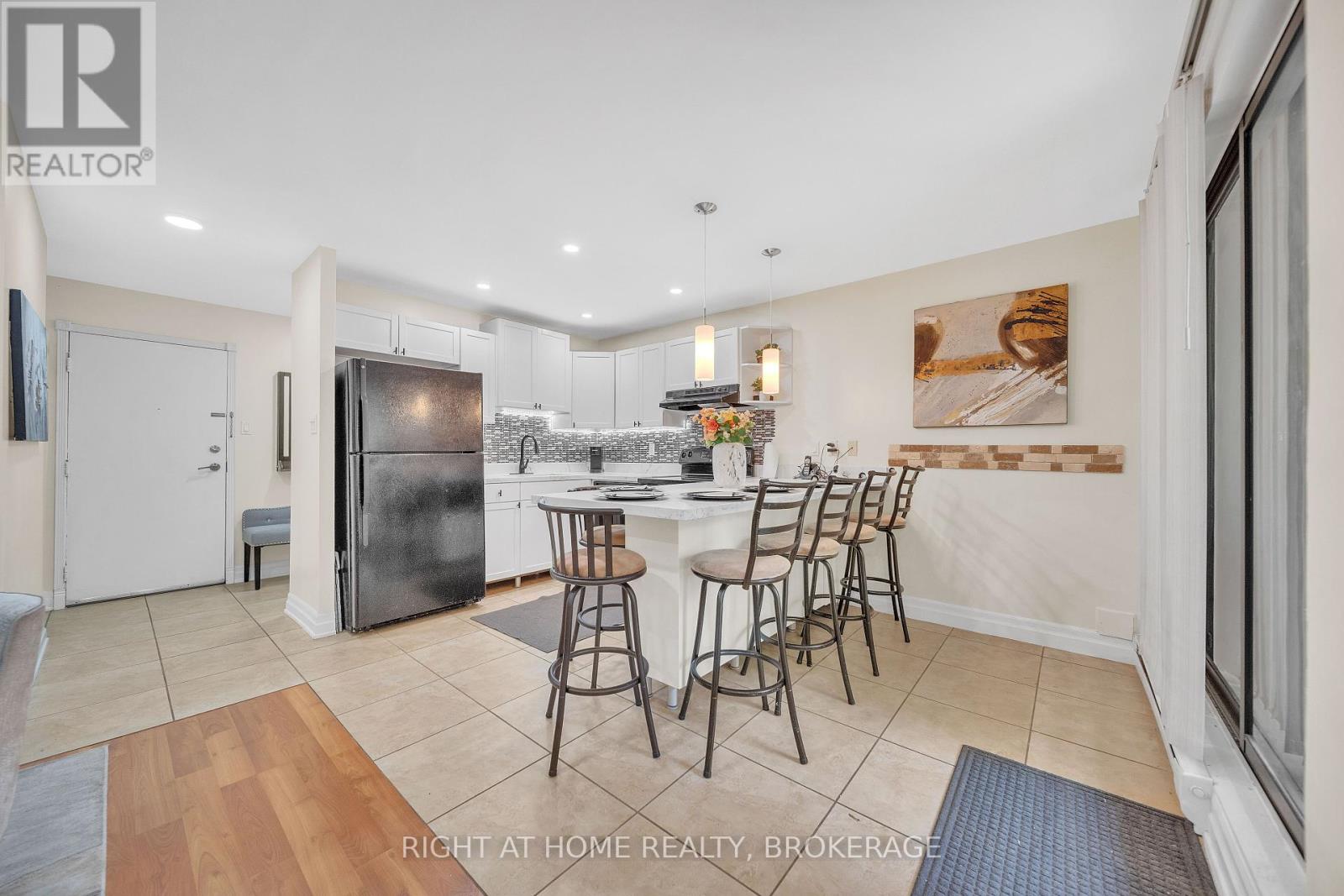 132 - 1058 Falgarwood Drive, Oakville, Ontario  L6H 2P3 - Photo 11 - W12253709