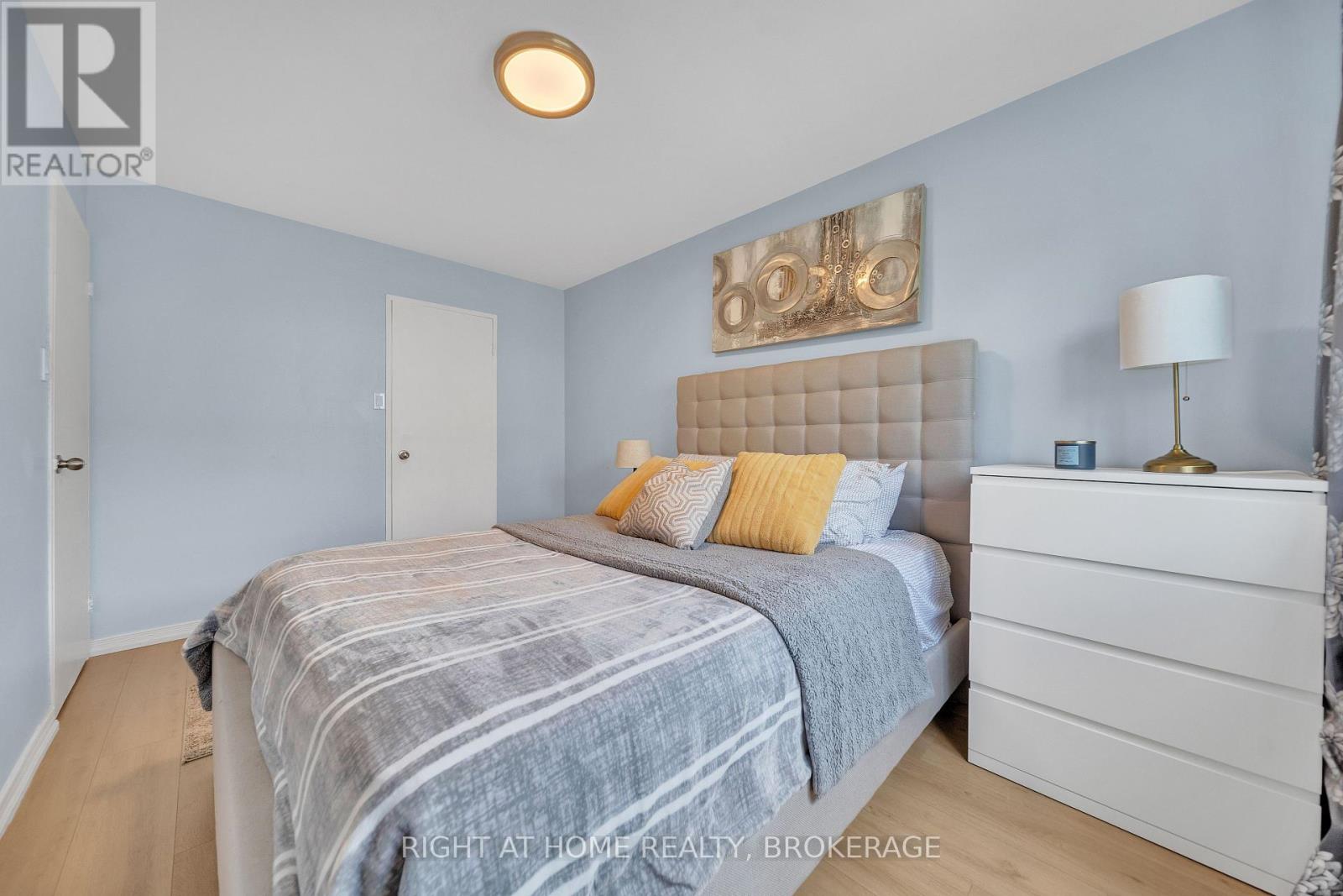 132 - 1058 Falgarwood Drive, Oakville, Ontario  L6H 2P3 - Photo 16 - W12253709