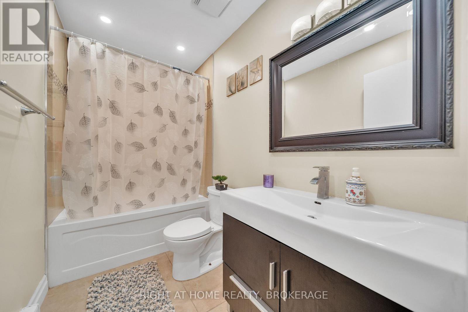 132 - 1058 Falgarwood Drive, Oakville, Ontario  L6H 2P3 - Photo 21 - W12253709