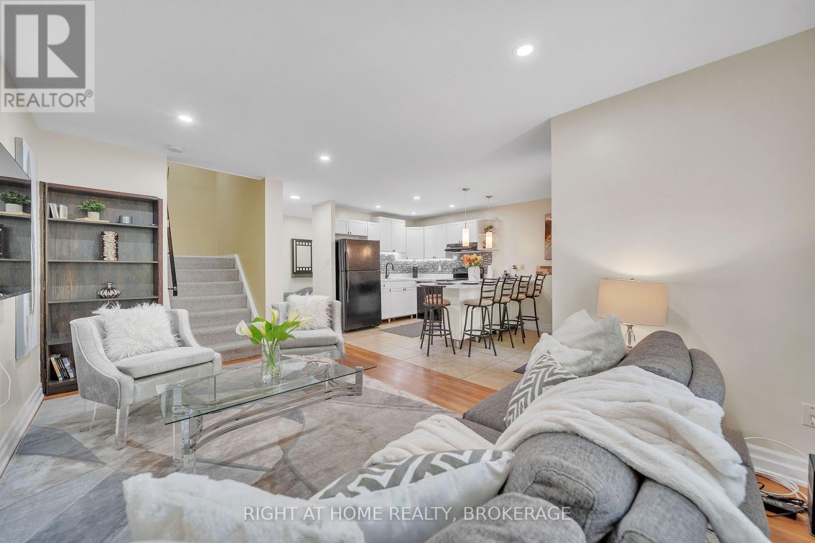 132 - 1058 Falgarwood Drive, Oakville, Ontario  L6H 2P3 - Photo 8 - W12253709