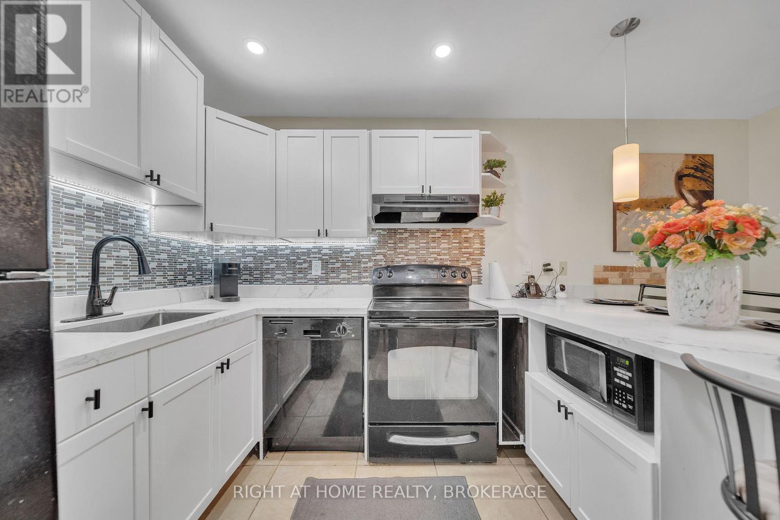 132 - 1058 Falgarwood Drive, Oakville, Ontario  L6H 2P3 - Photo 9 - W12253709