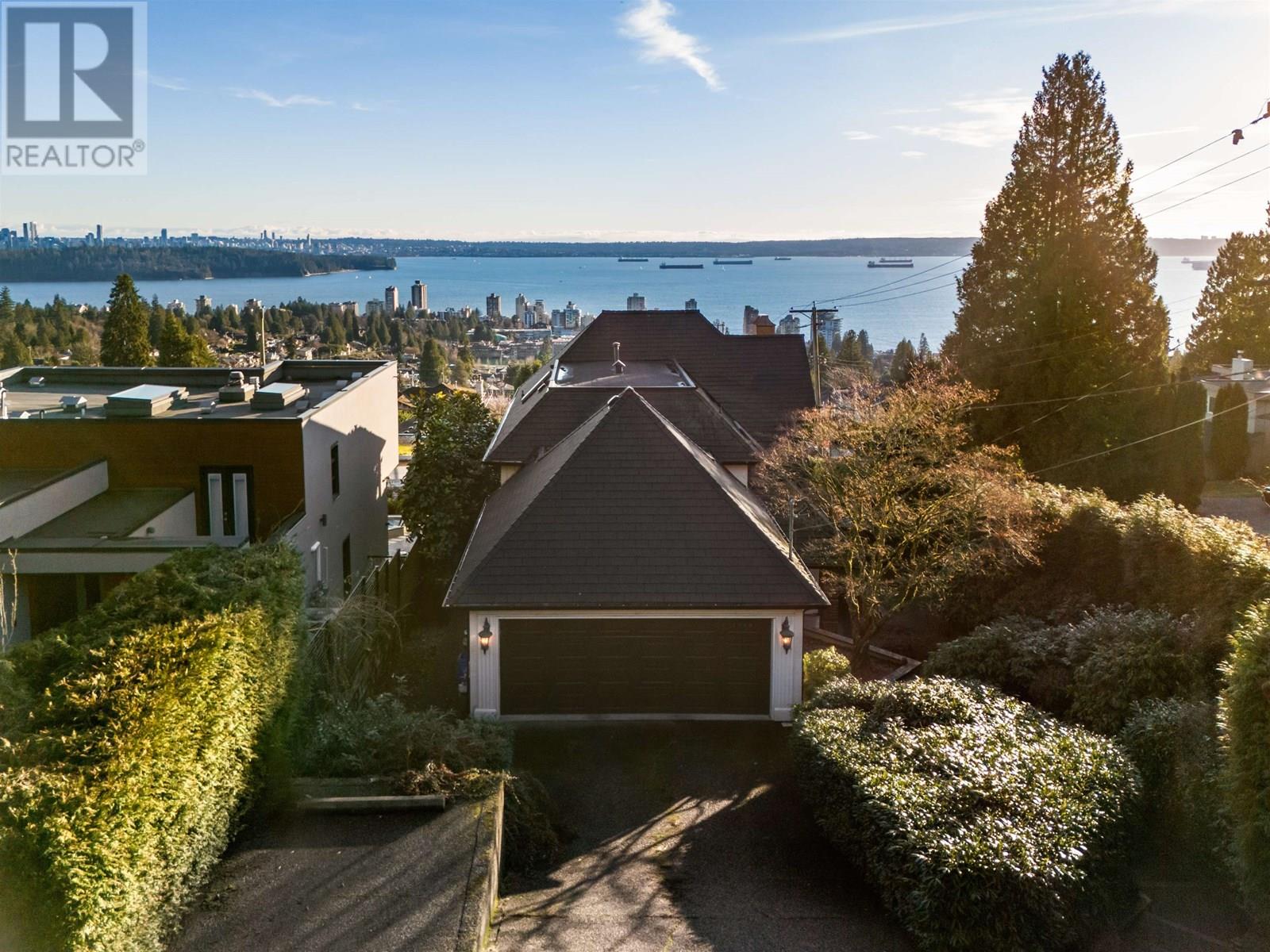Property at 2198 ROSEBERY AVENUE image 1