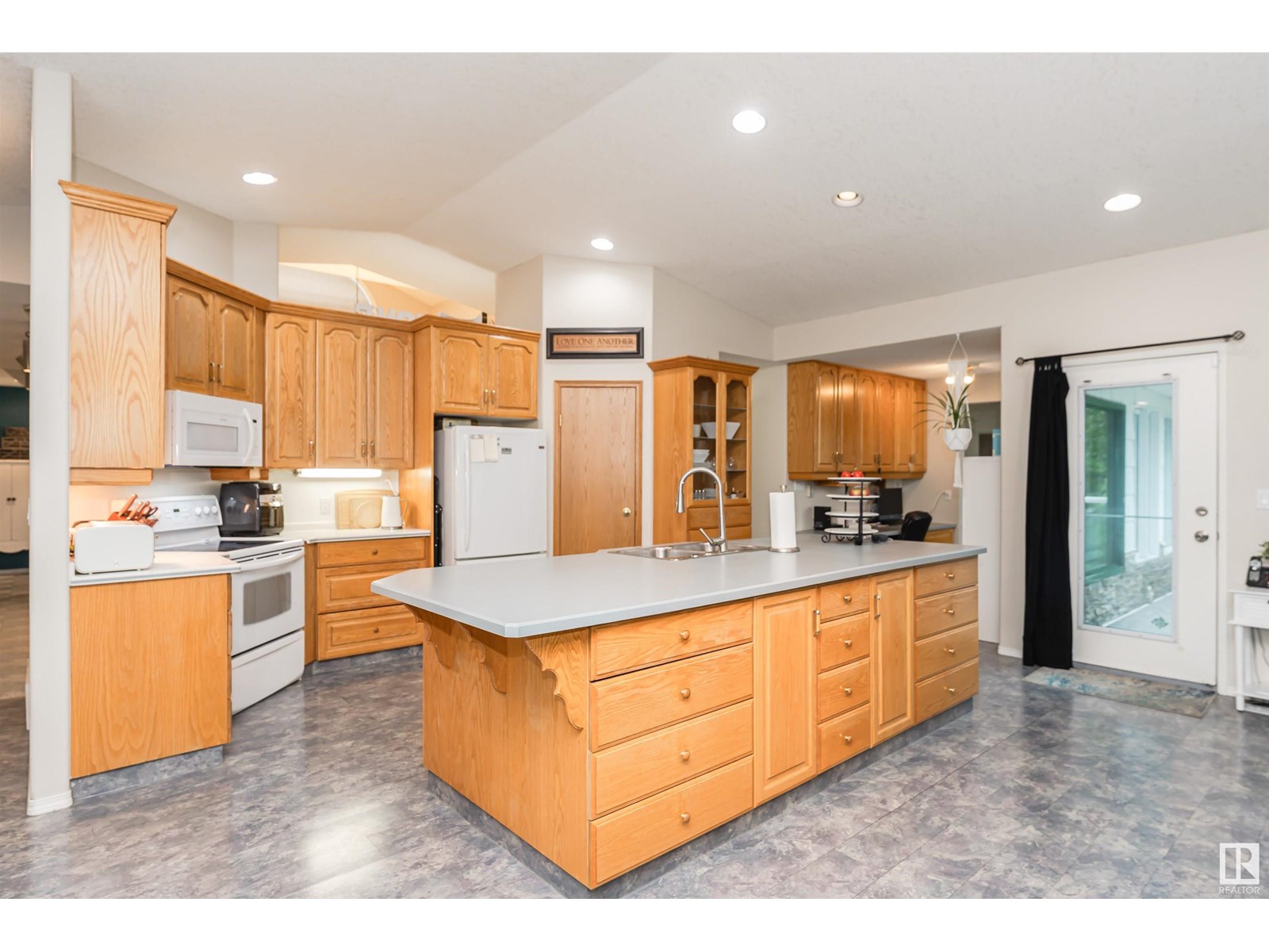 Property at 53 STURGEON RD image 3