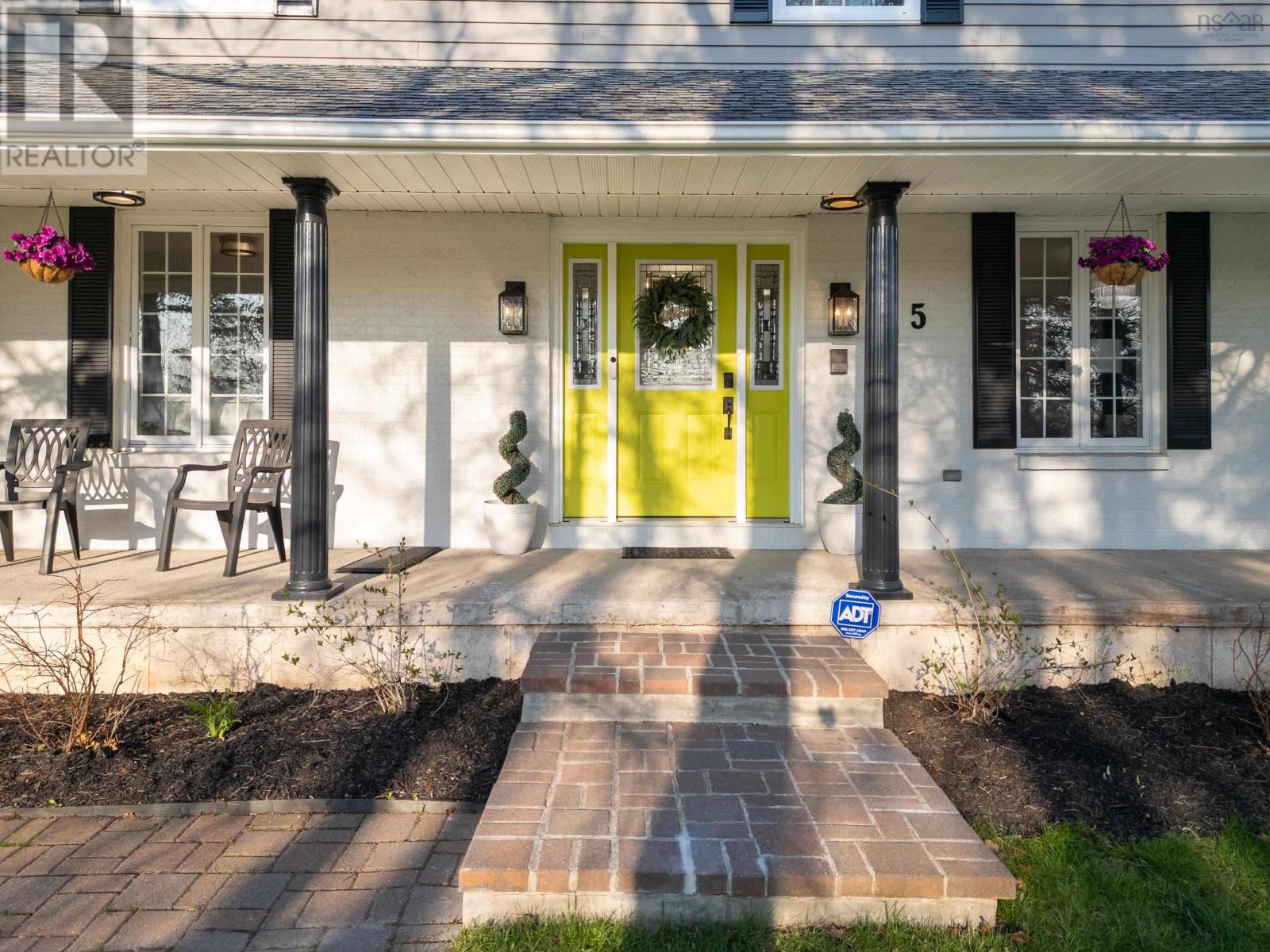Property at 55 Peregrine Crescent image 2