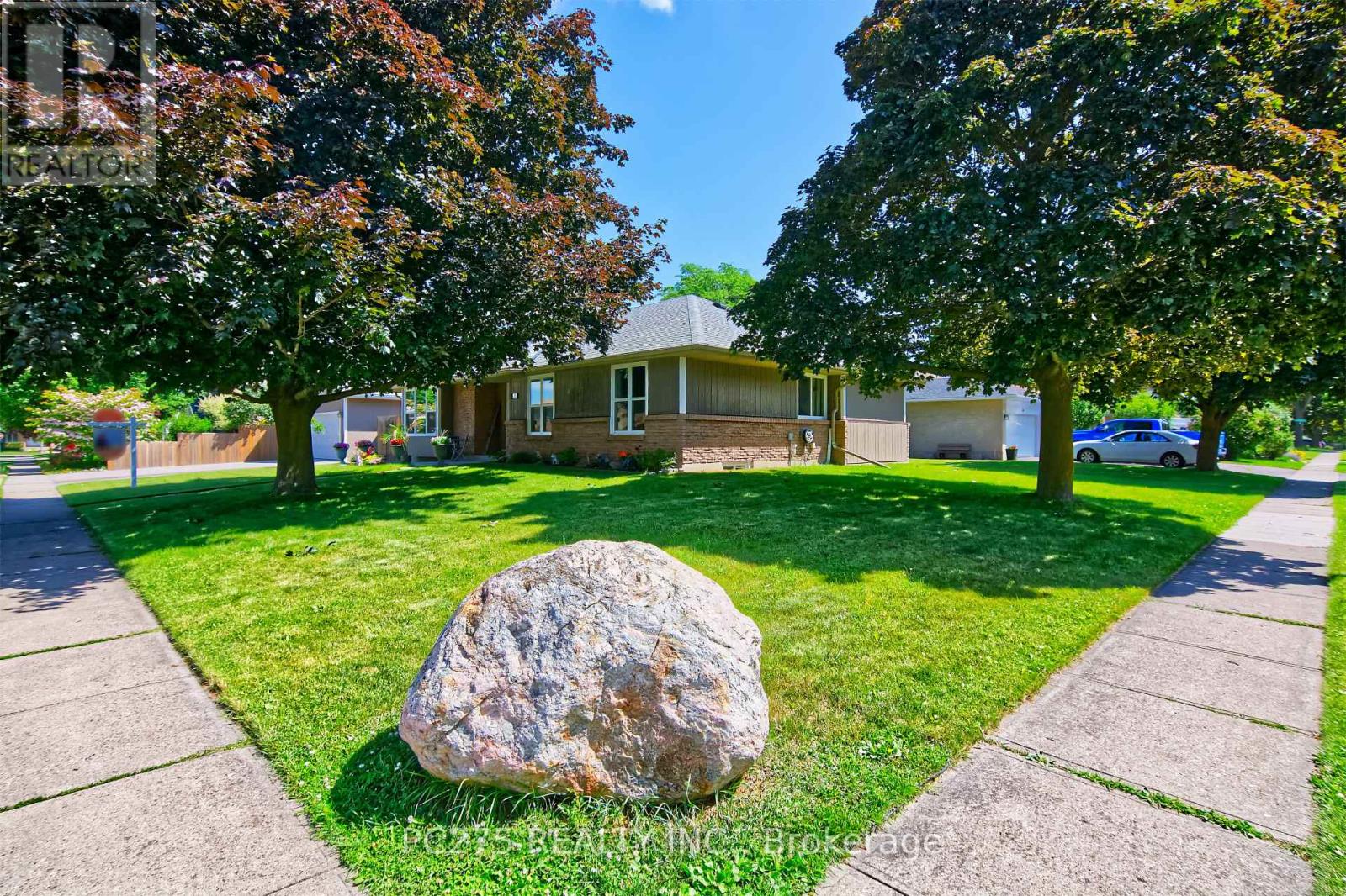 Property at 135 KENT STREET image 3