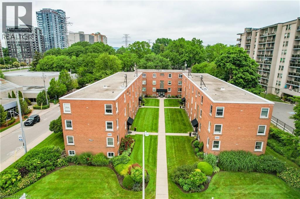 1347 Lakeshore Road Unit# 37, Burlington, Ontario  L7S 1B1 - Photo 3 - 40746470