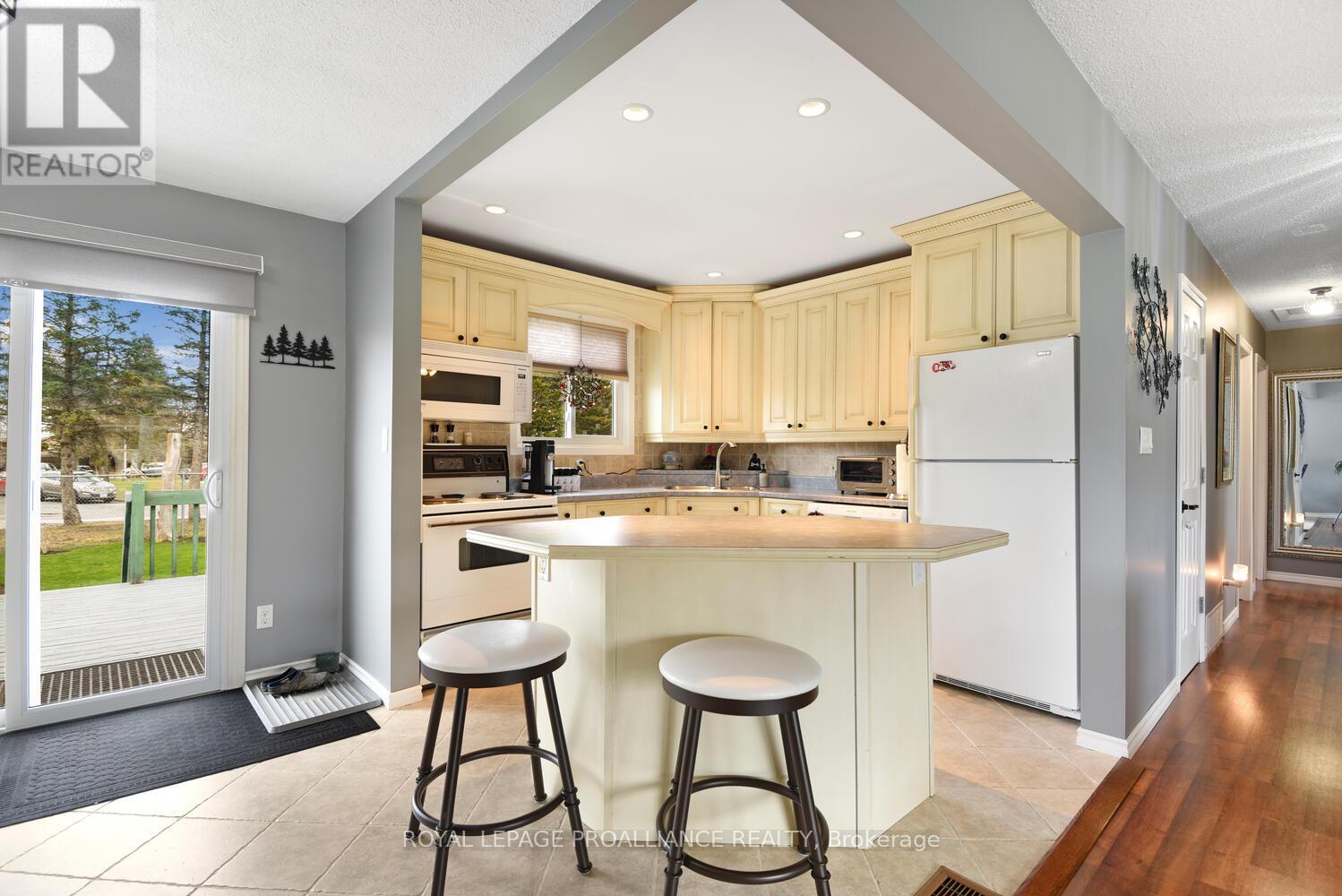 1343 Borden Crescent, Brockville, Ontario  K6V 5X7 - Photo 5 - X12253862