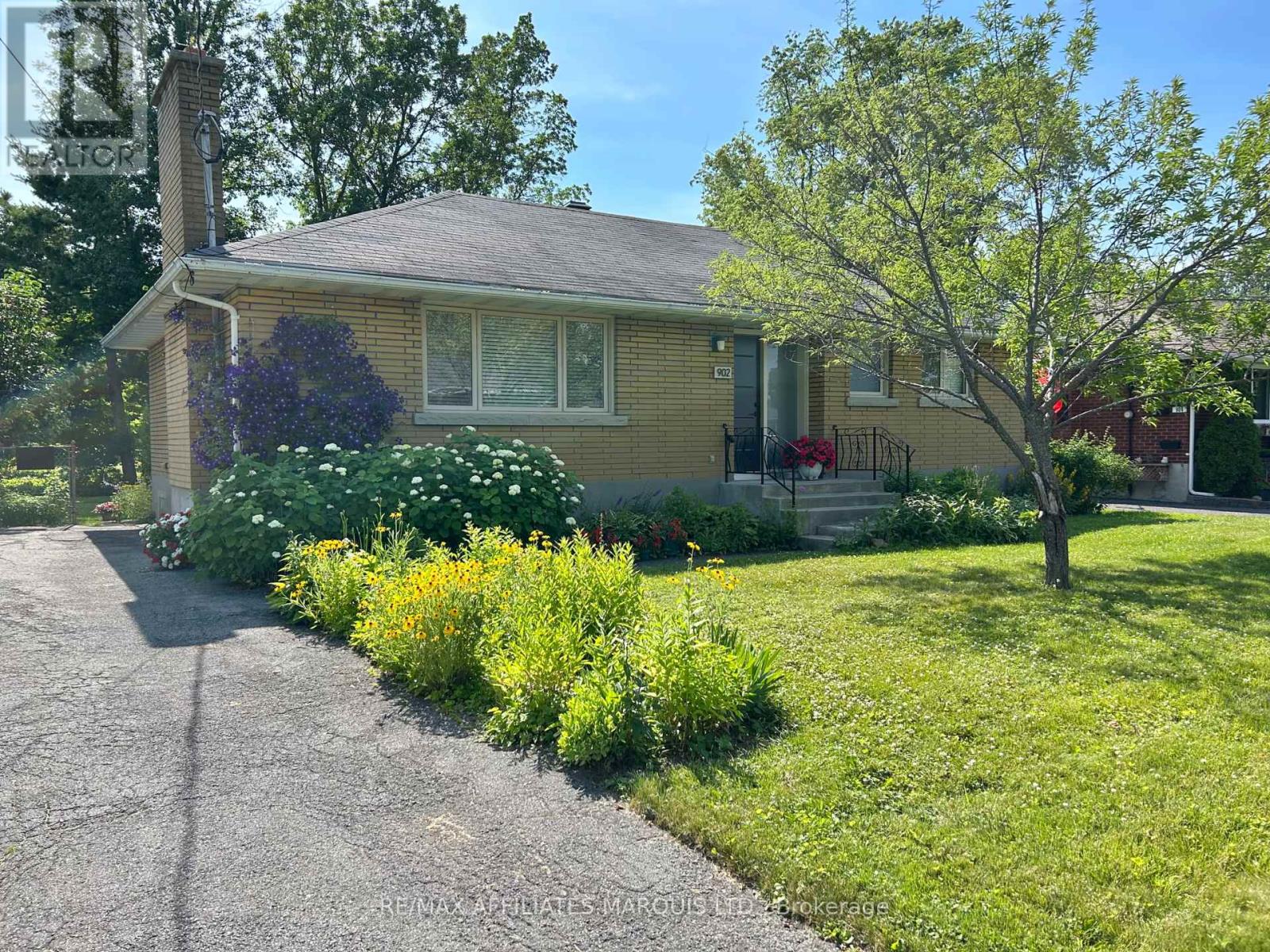 Property at 902 PESCOD AVENUE image 1