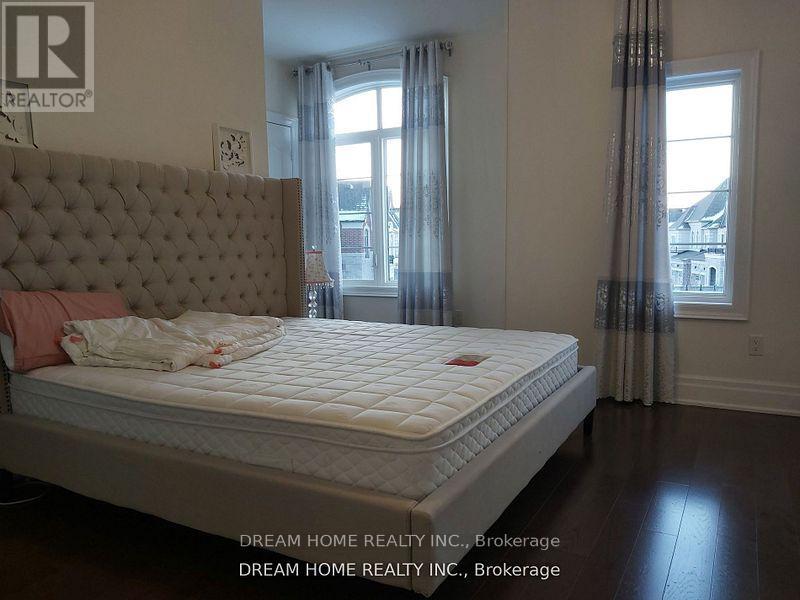 96 Hamster Crescent, Aurora, Ontario  L4G 7B7 - Photo 4 - N12253849
