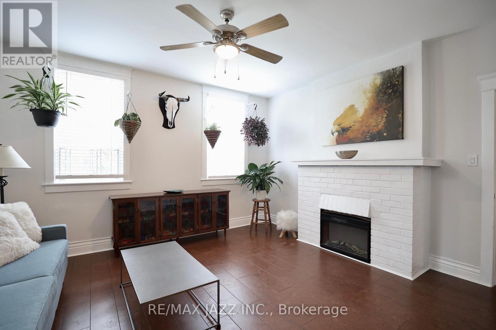 118 Eastwood Road, Toronto, Ontario M4L 2C9 - Photo 5 - E12253878