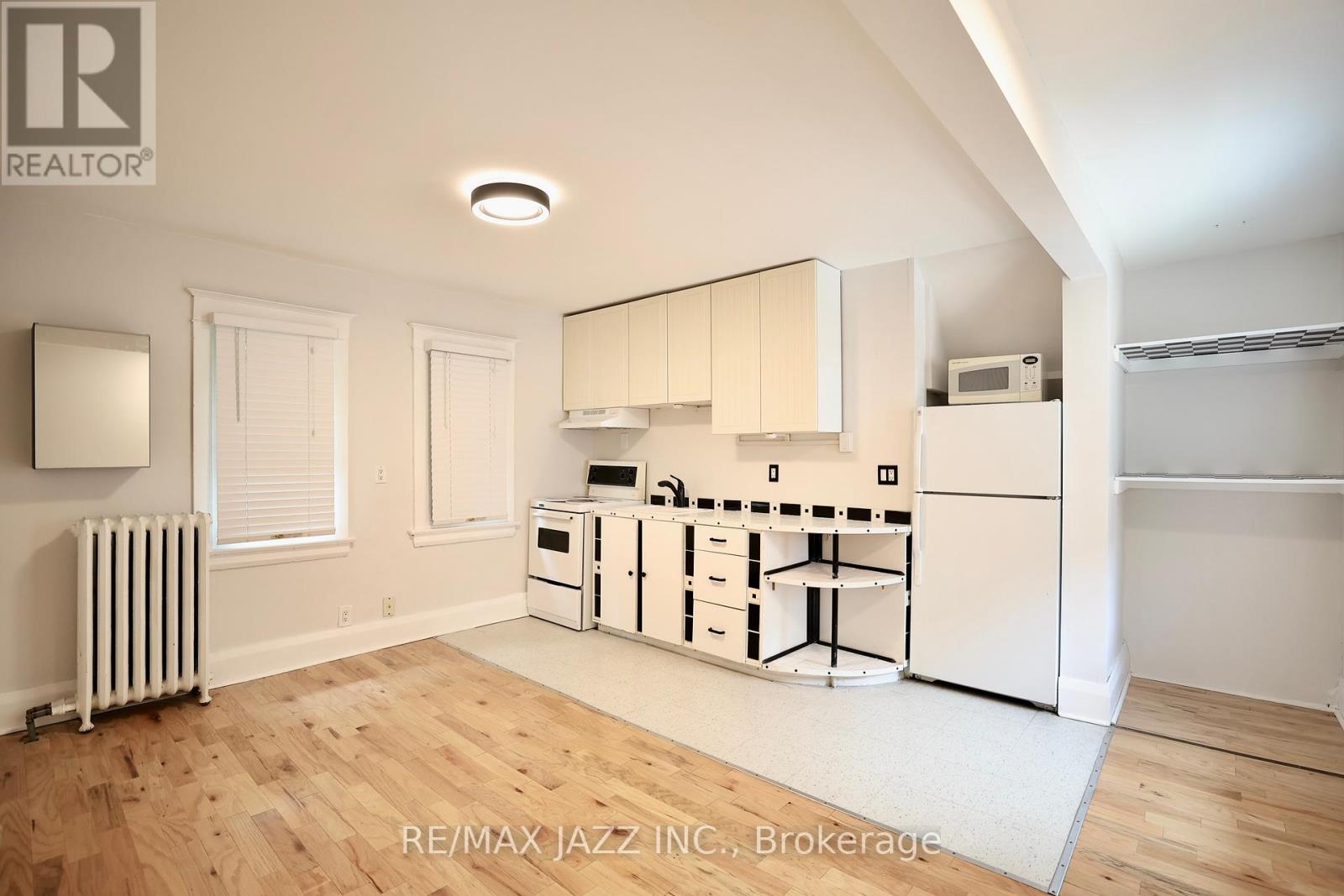 118 Eastwood Road, Toronto, Ontario M4L 2C9 - Photo 9 - E12253878