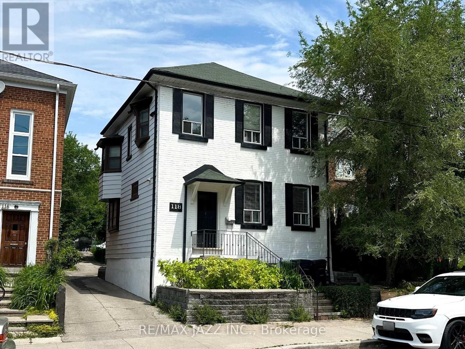 118 Eastwood Road, Toronto (Woodbine Corridor), Ontario  M4L 2C9 - Photo 1 - E12253879