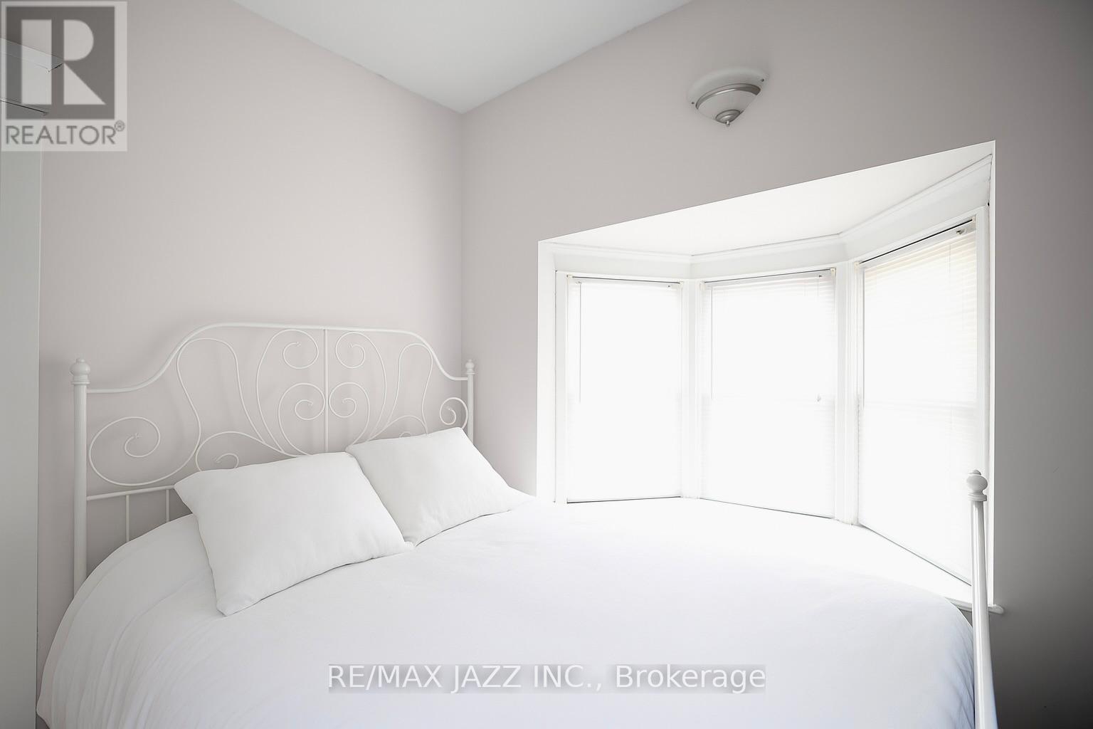 118 Eastwood Road, Toronto (Woodbine Corridor), Ontario  M4L 2C9 - Photo 14 - E12253879