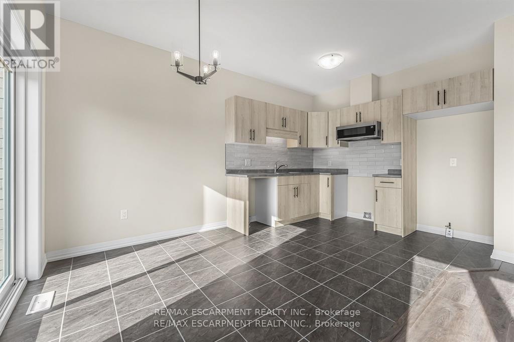 142 Willson Drive, Thorold, Ontario  L3B 0A1 - Photo 11 - X12253820