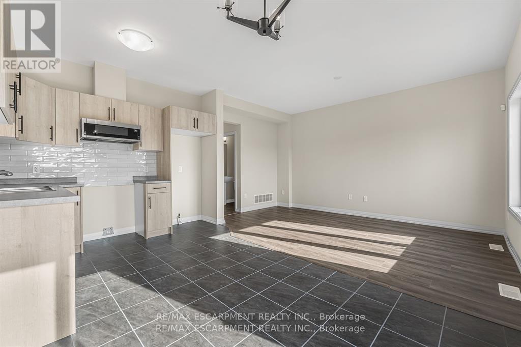 142 Willson Drive, Thorold, Ontario  L3B 0A1 - Photo 12 - X12253820