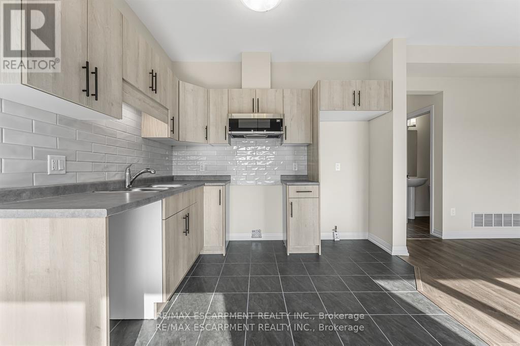 142 Willson Drive, Thorold, Ontario  L3B 0A1 - Photo 13 - X12253820