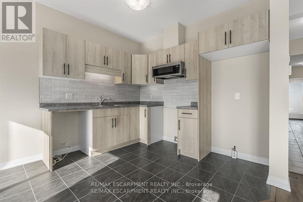 142 Willson Drive, Thorold, Ontario  L3B 0A1 - Photo 14 - X12253820