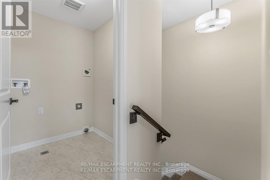 142 Willson Drive, Thorold, Ontario  L3B 0A1 - Photo 16 - X12253820