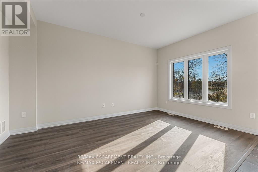 142 Willson Drive, Thorold, Ontario  L3B 0A1 - Photo 9 - X12253820