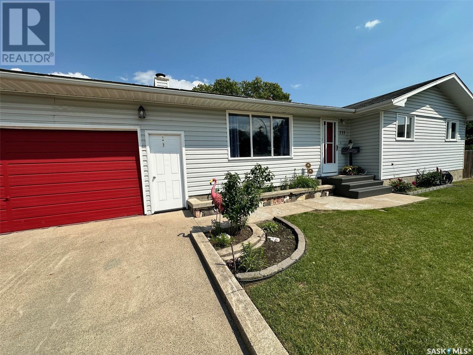 737 Willow Place, Hudson Bay, Saskatchewan  S0E 0Y0 - Photo 2 - SK987216