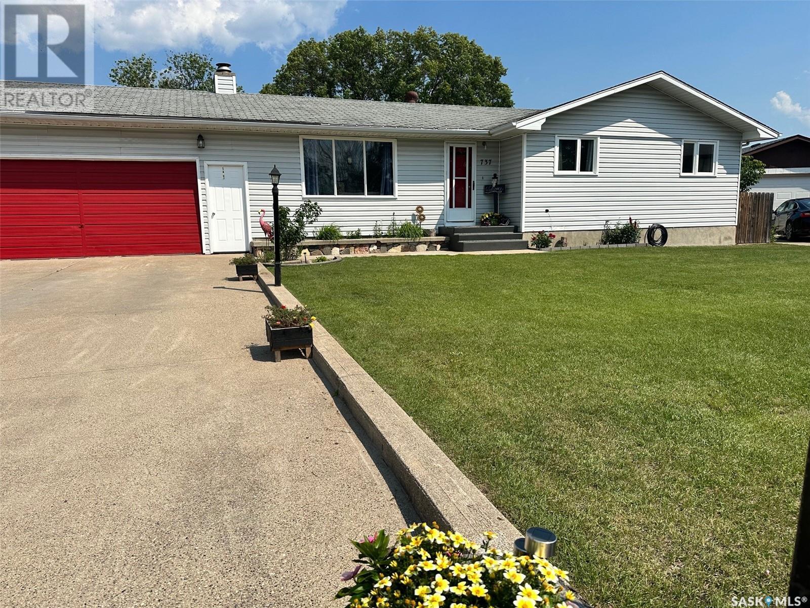 737 Willow Place, Hudson Bay, Saskatchewan  S0E 0Y0 - Photo 3 - SK987216