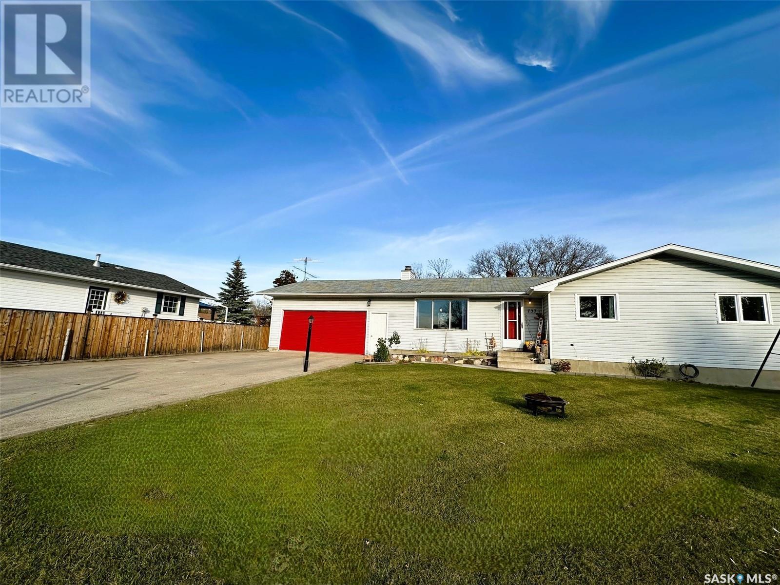 737 Willow Place, Hudson Bay, Saskatchewan  S0E 0Y0 - Photo 1 - SK987216
