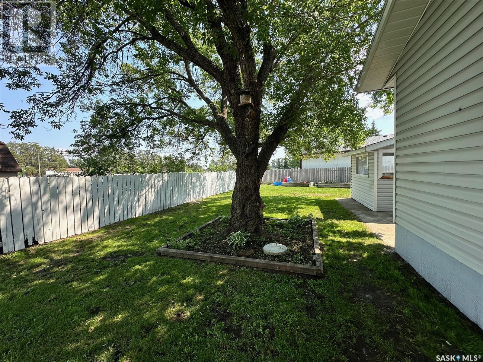 737 Willow Place, Hudson Bay, Saskatchewan  S0E 0Y0 - Photo 5 - SK987216