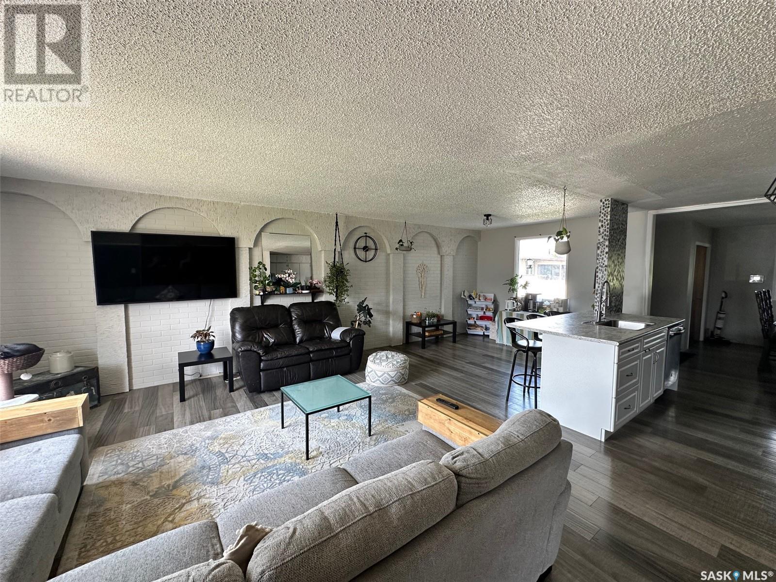737 Willow Place, Hudson Bay, Saskatchewan  S0E 0Y0 - Photo 11 - SK987216