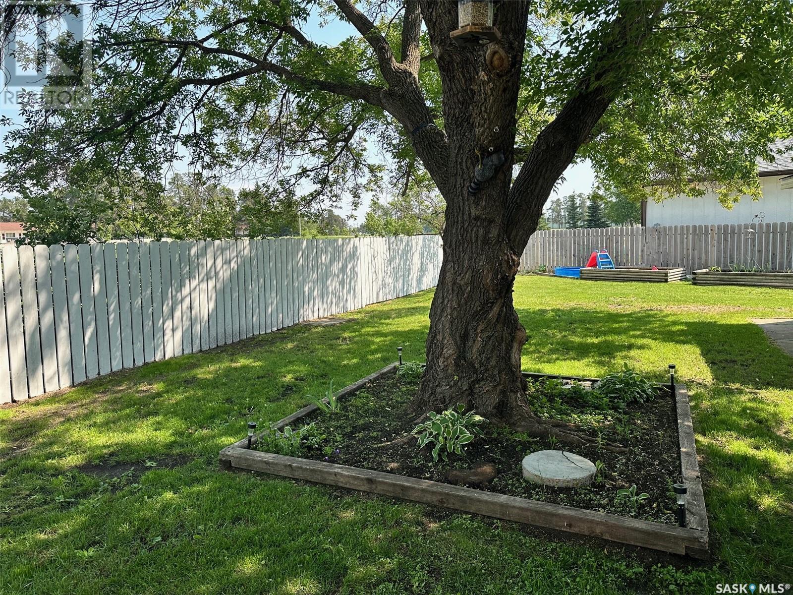 737 Willow Place, Hudson Bay, Saskatchewan  S0E 0Y0 - Photo 40 - SK987216
