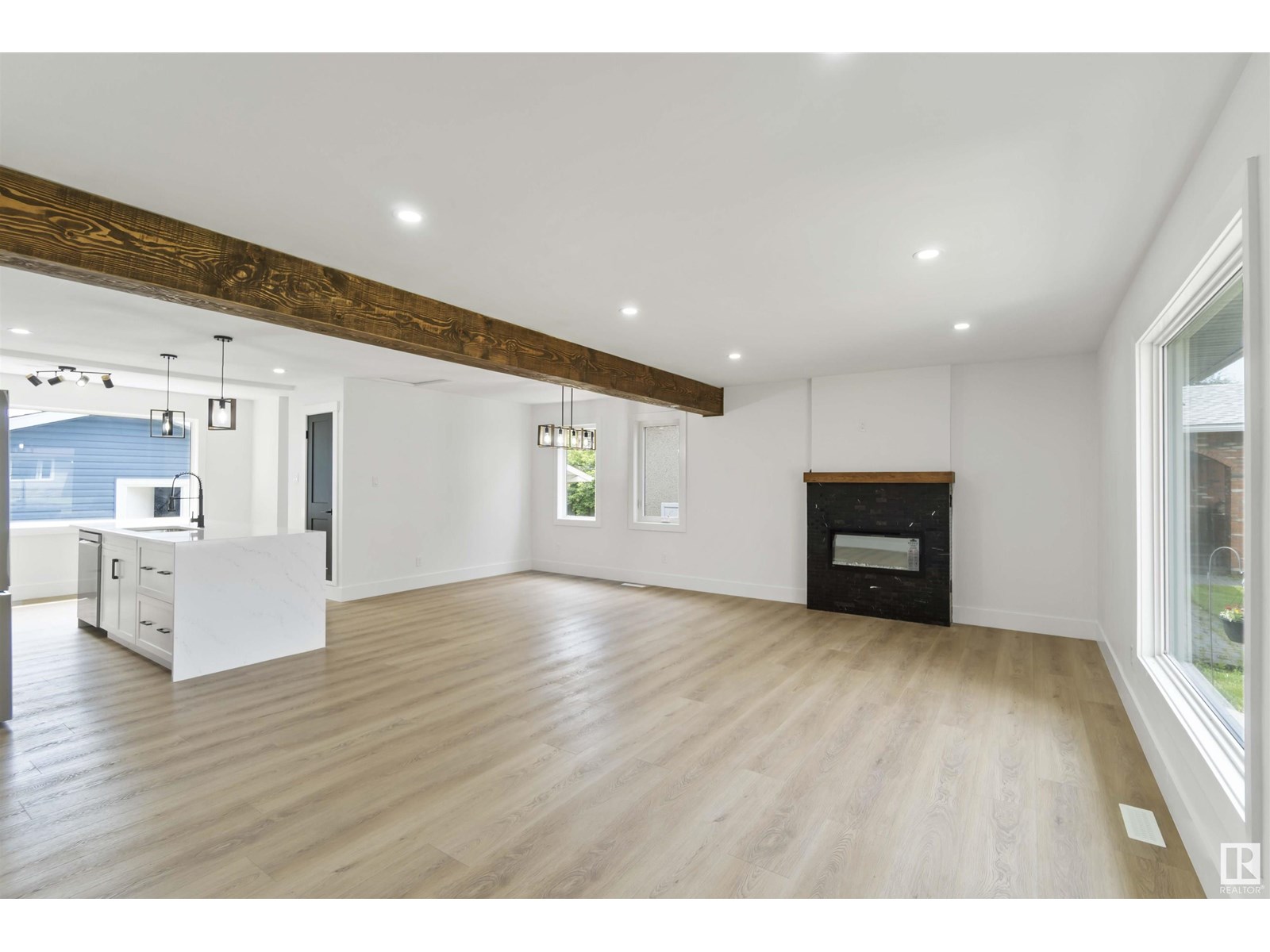 Property at 6719 95 AV NW image 2