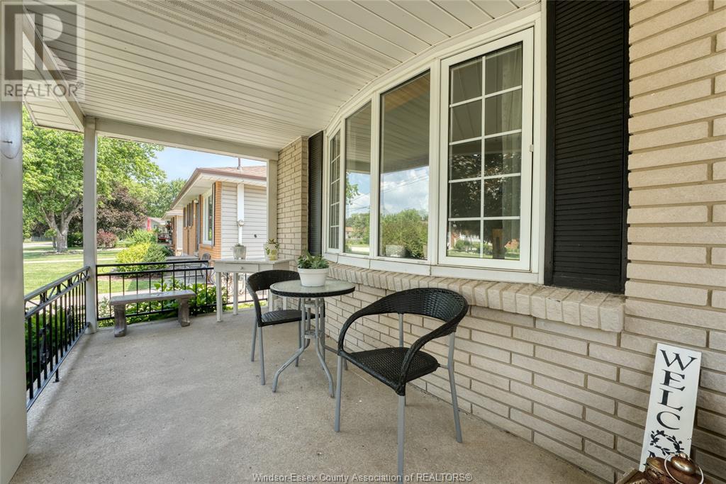 Property at 337 EVELYN image 4