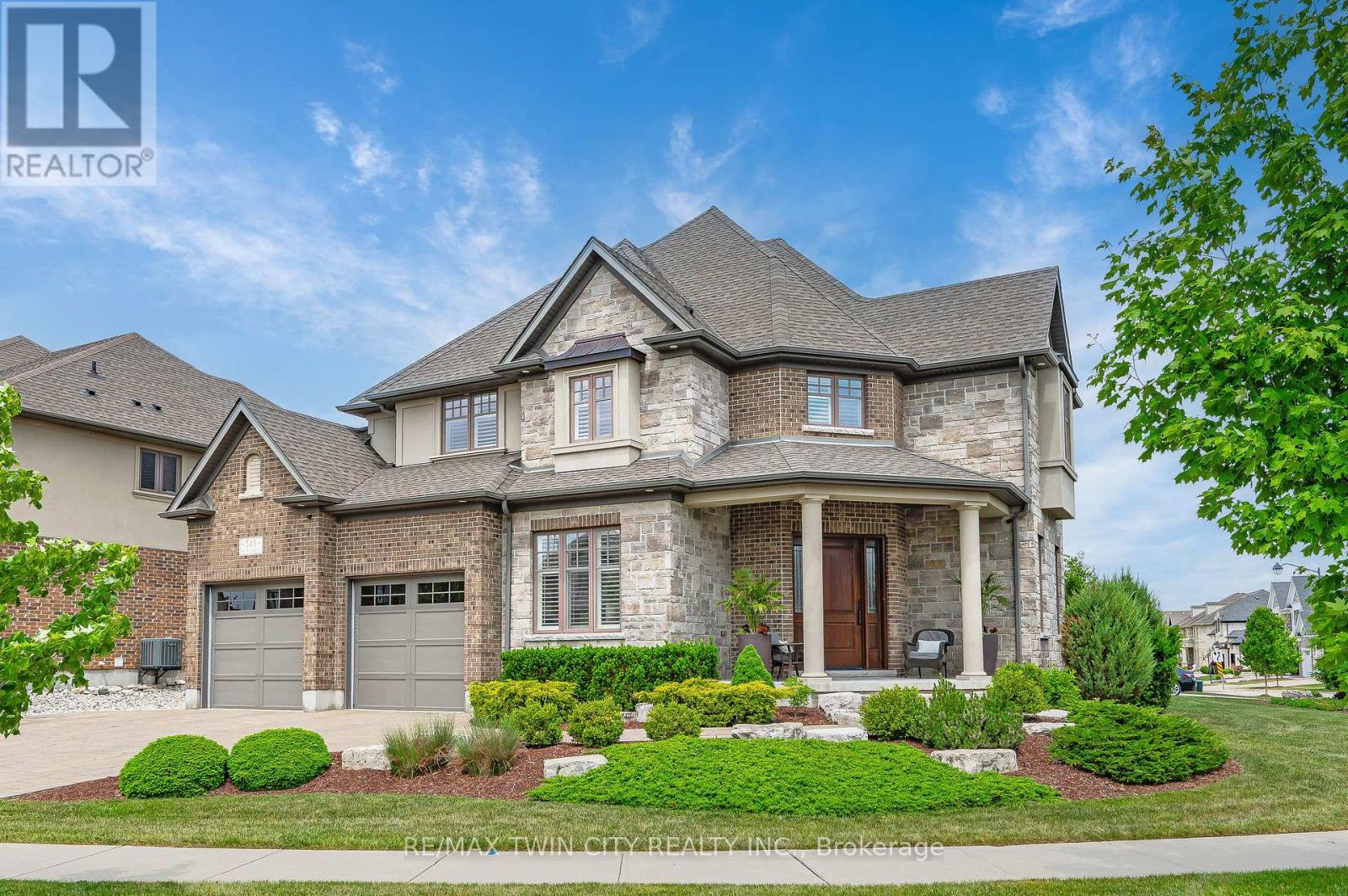 Property at 546 MANOR RIDGE CRESCENT image 4