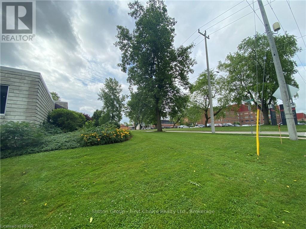 201 - 386 Cambria Street, Stratford, Ontario  N5A 1J4 - Photo 3 - X12253922