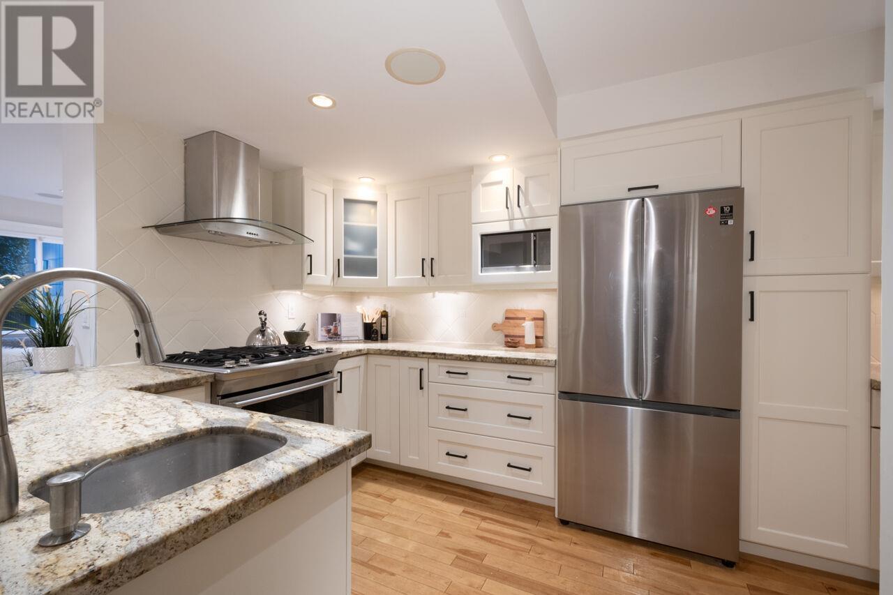 2034 DEEP COVE CRESCENT, north vancouver, British Columbia V7G1T2