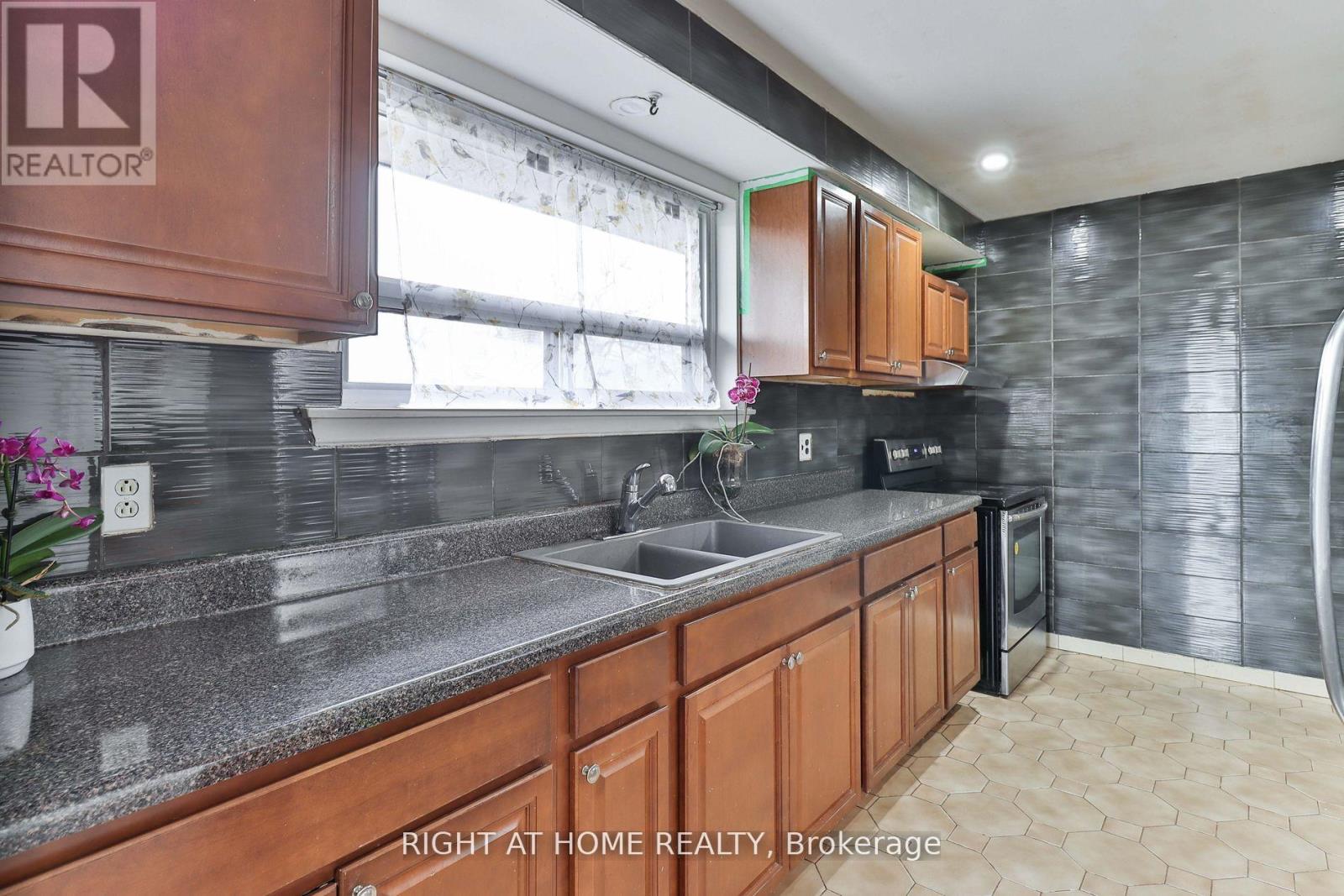 Property at 14 MIDDEN CRESCENT image 2
