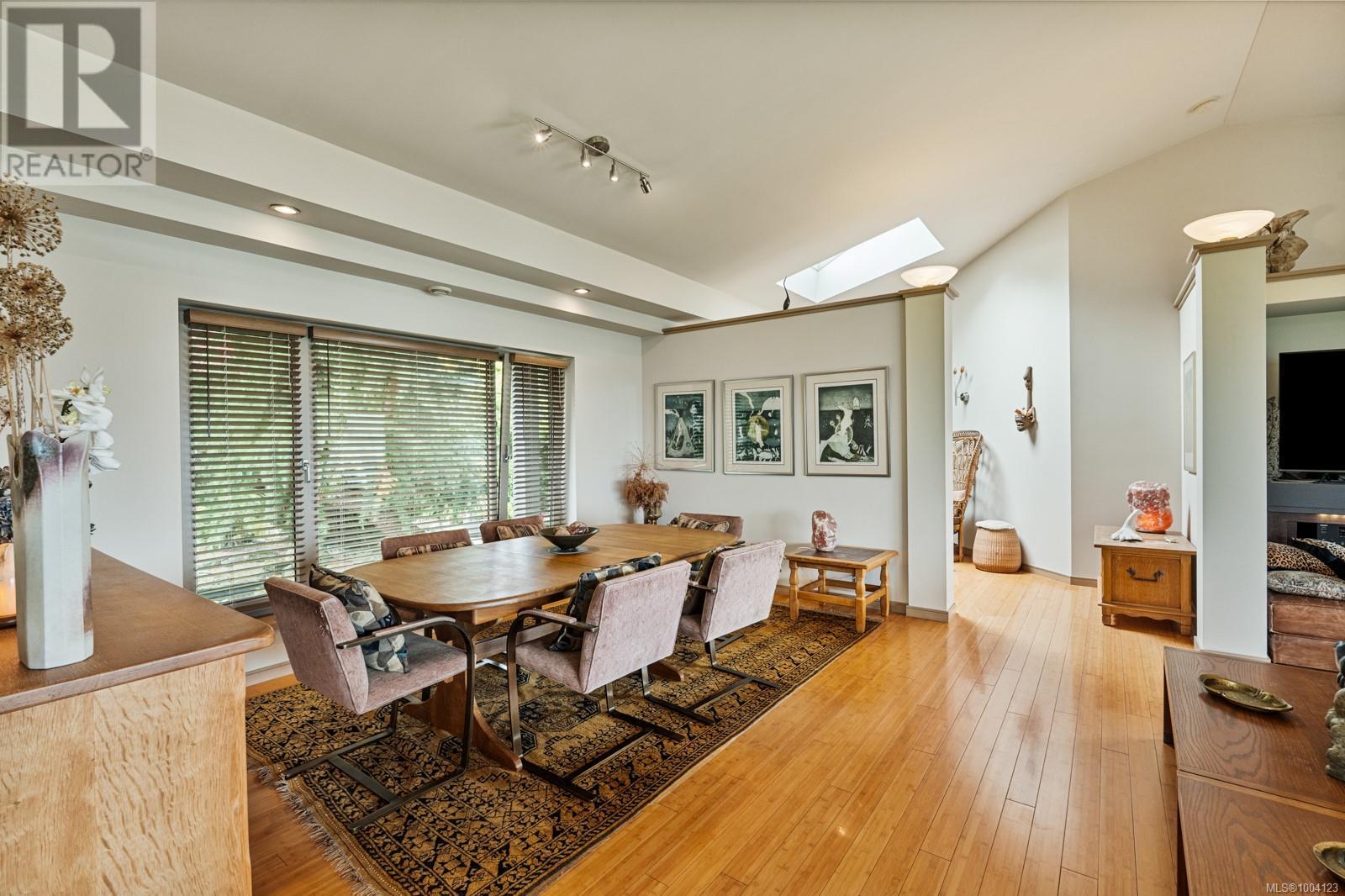 Property at 11406 Sycamore Dr image 2