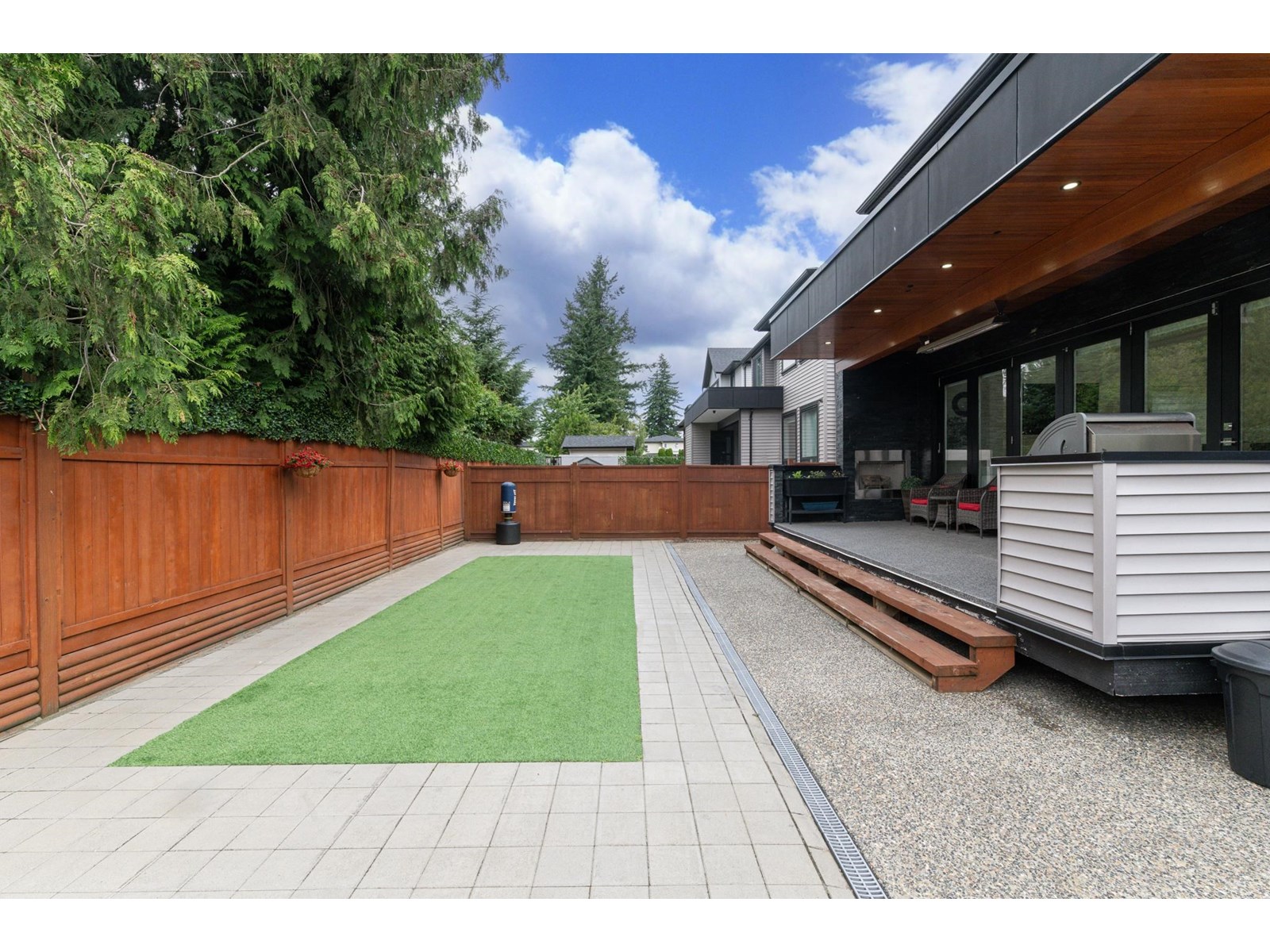 Property at 2305 LYNDEN STREET image 5
