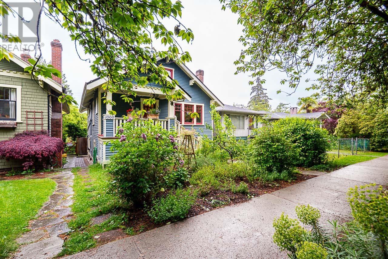 1071 E 10TH AVENUE, vancouver, British Columbia V5T2B4