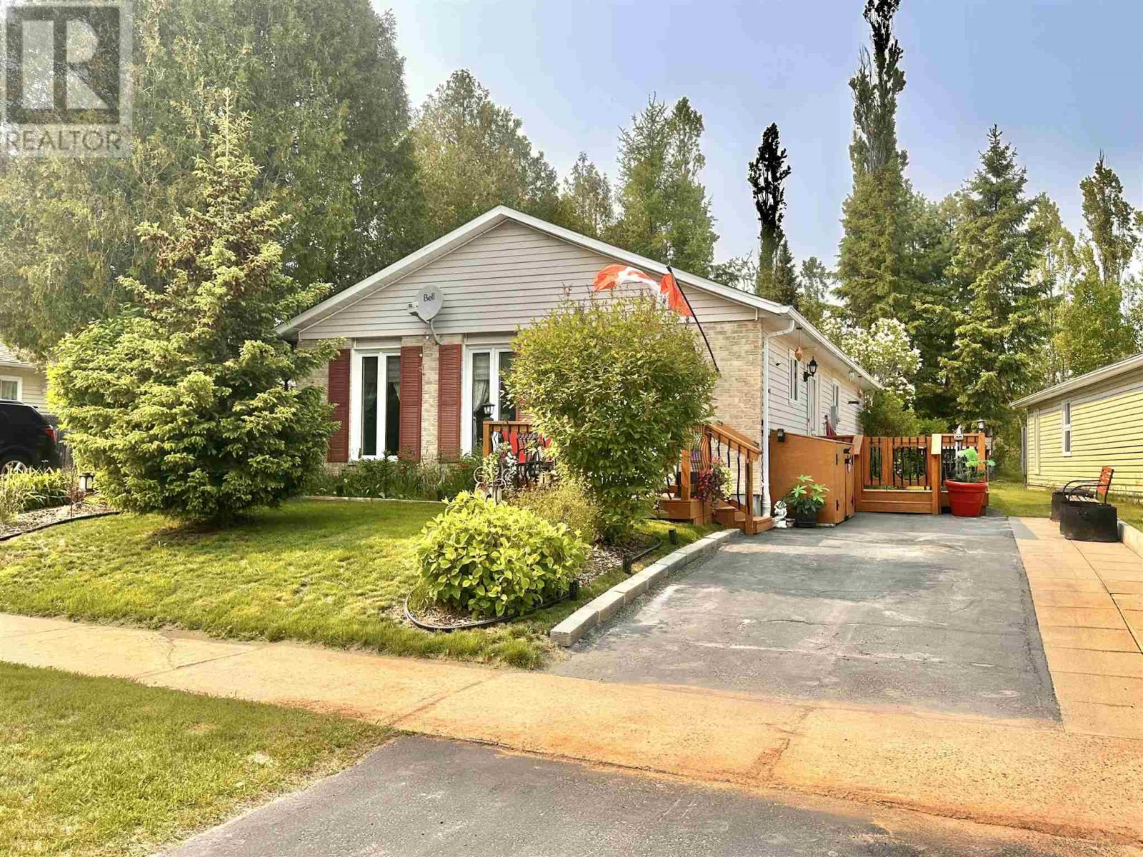 Property at 90 Esten DR S image 1